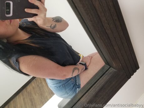 pregnant ebony onlyfans naked pic