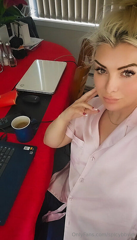 Sensualmassagebybb hot actress gallery