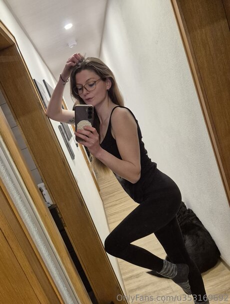 U353169692 naked star photos