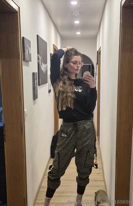 U353169692 model hot pictures