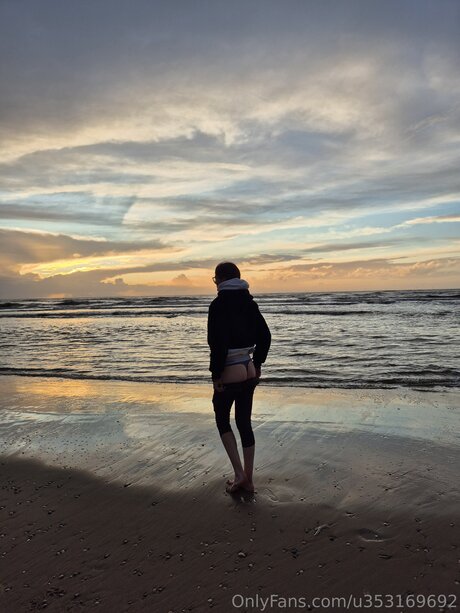 U353169692 porn model photo