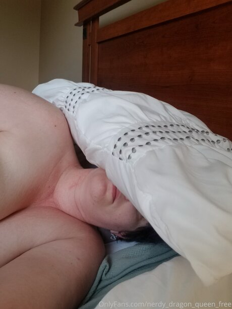 Nerdy Dragon Queen Free high quality model photo