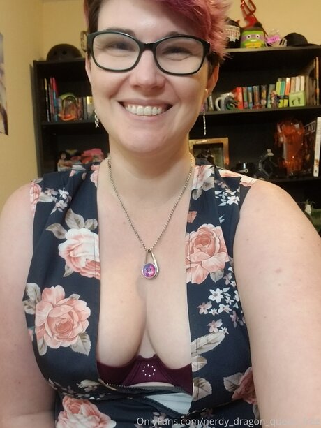 Nerdy Dragon Queen Free porn model photo