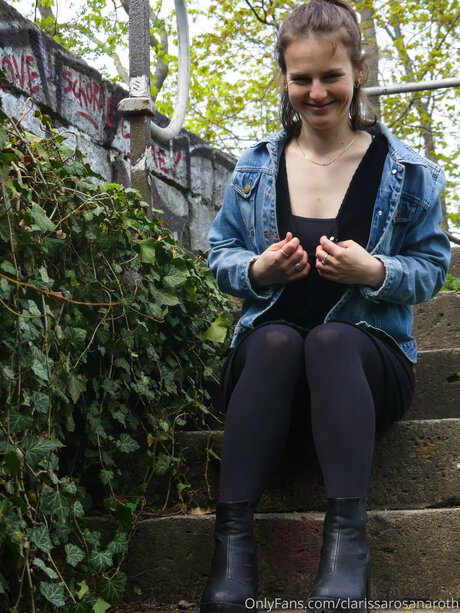 Clarissarosanaroth top actress photos