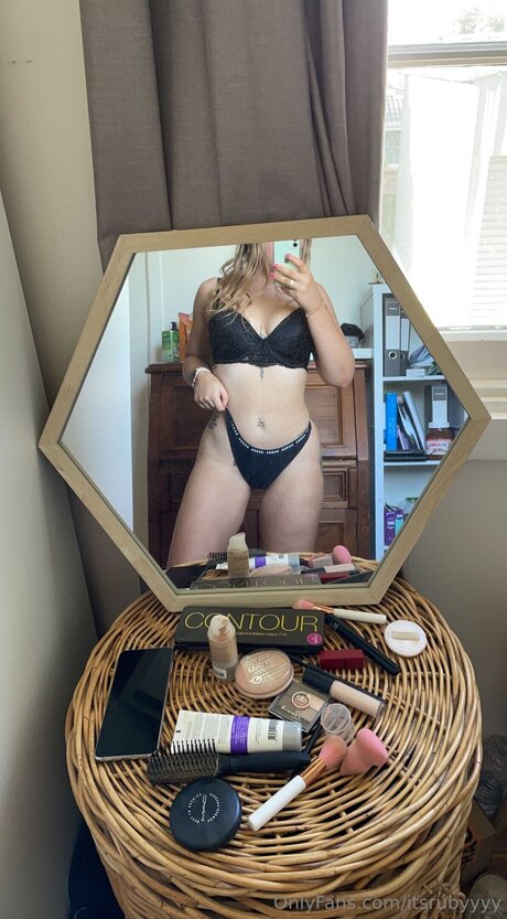 Itsrubyyyy model adult pics