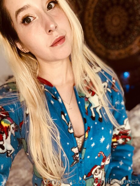 No Life Queen naked actress galleries