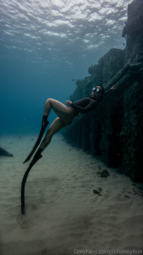 Tkhoneybun star xxx galleries