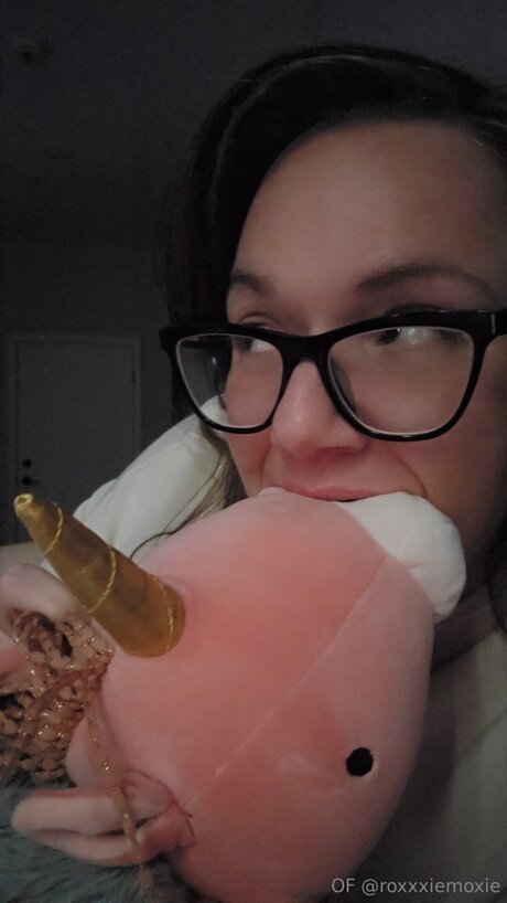 Roxxxiemoxie sexy star pics