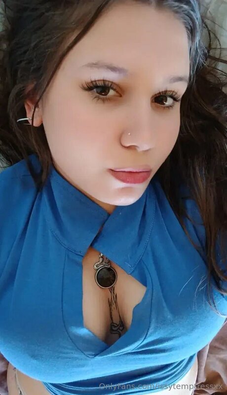 Issytemptressxx model image
