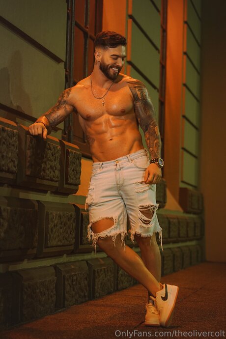Theolivercolt model hot photo