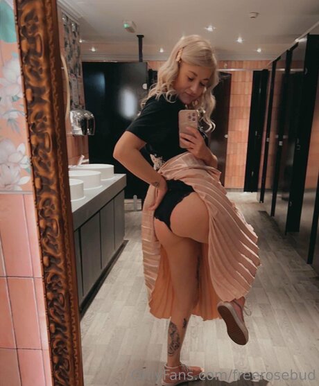 Freerosebud hot model picture