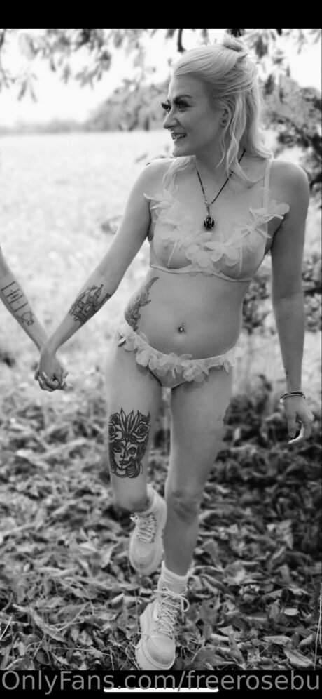 Freerosebud naked actress gallery