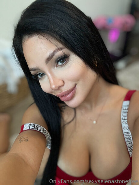 Sexyselenastonefree star adult pics