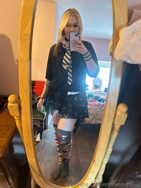 Emyangofficial xxx model picture