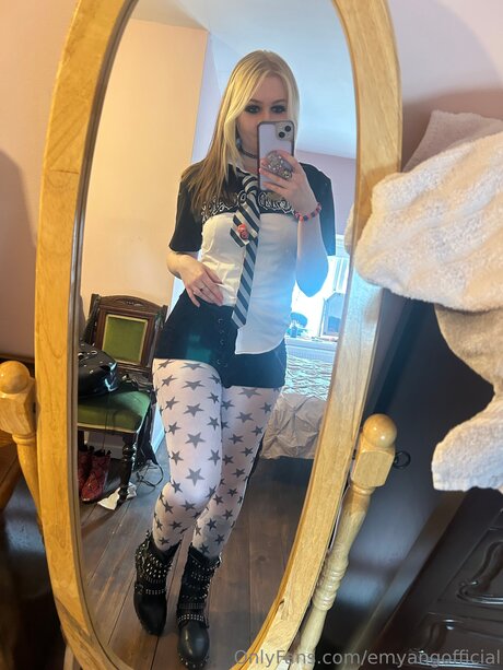 Emyangofficial erotic star photo