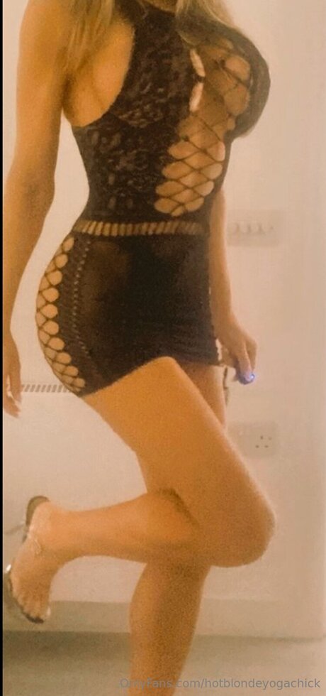 Hotblondeyogachick pornographic star img
