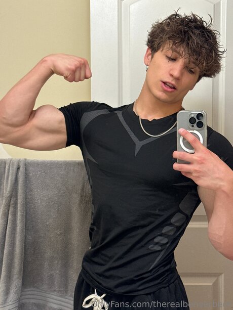 Therealbenitalian model best pic