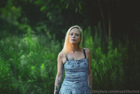 True2lifechick pornographic model image