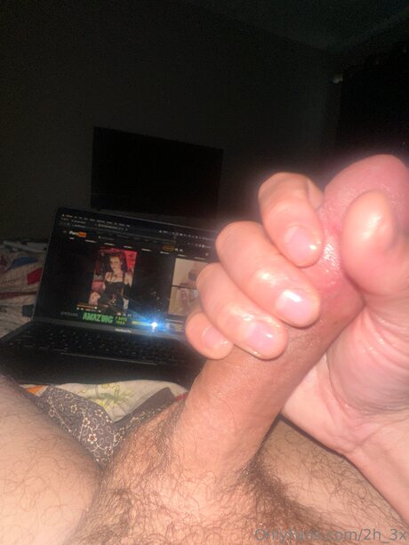 2h 3x model hot photo