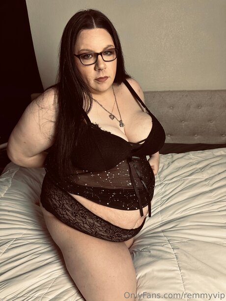 Remmyvip naked pornstar pics