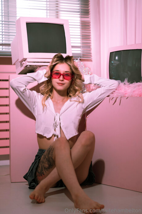 Taitehambelton pornographic model photos
