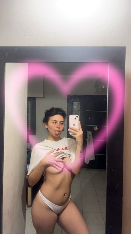 Lolamendezzz star nude pic