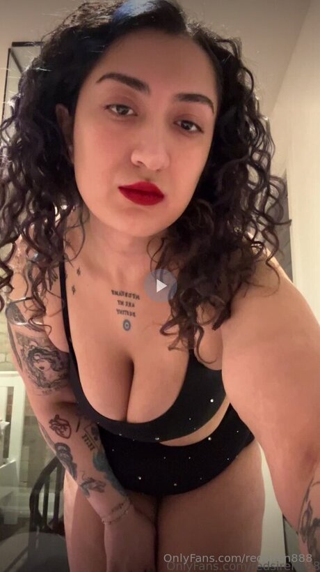 Vallariavixenn pretty actress image