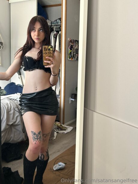 Satansangelfree star nude pic