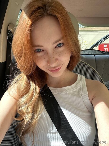 Lolynebel star hot pic