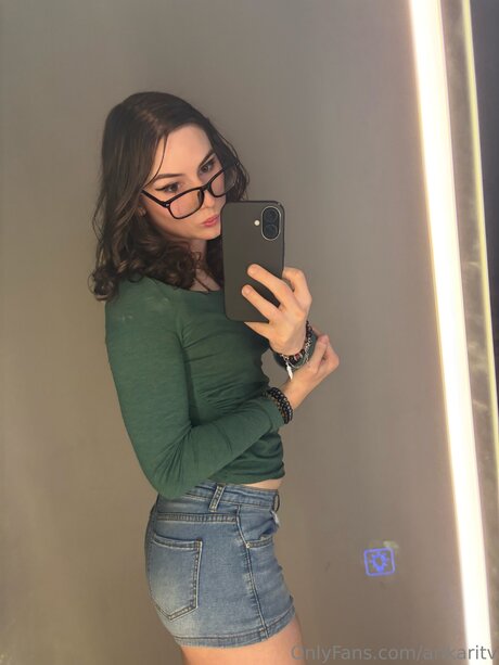 Arikaritv star pornographic pics