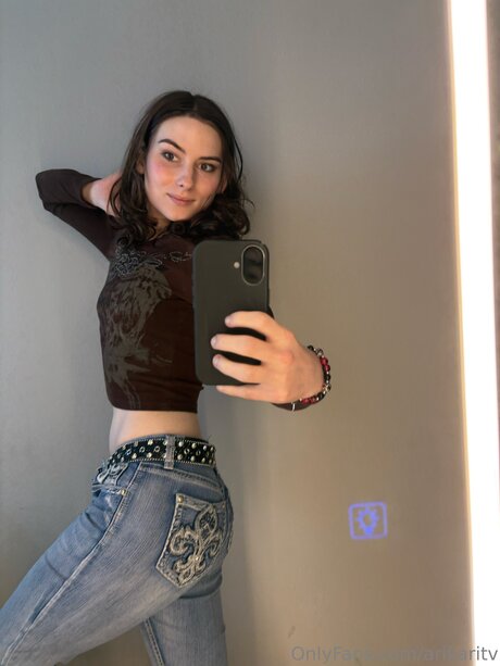 Arikaritv nude star photo