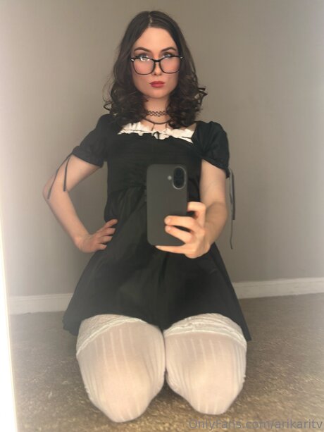 Arikaritv model adult img