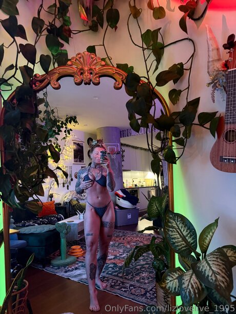 Lizlovelive 1995 star porn image