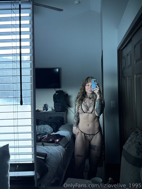 Lizlovelive 1995 sex model photos