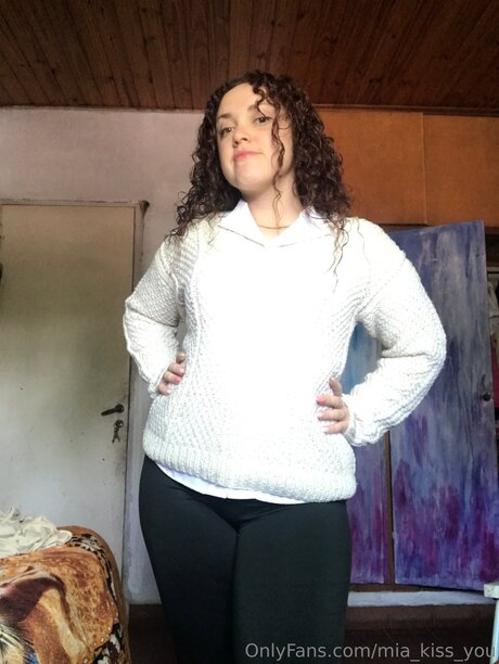Mia Kiss You model sexy pictures