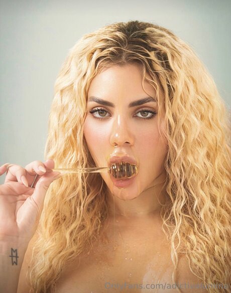 Adictivalumina model hot pics