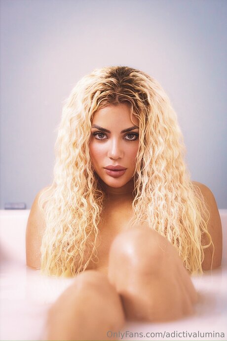 Adictivalumina nude star photos