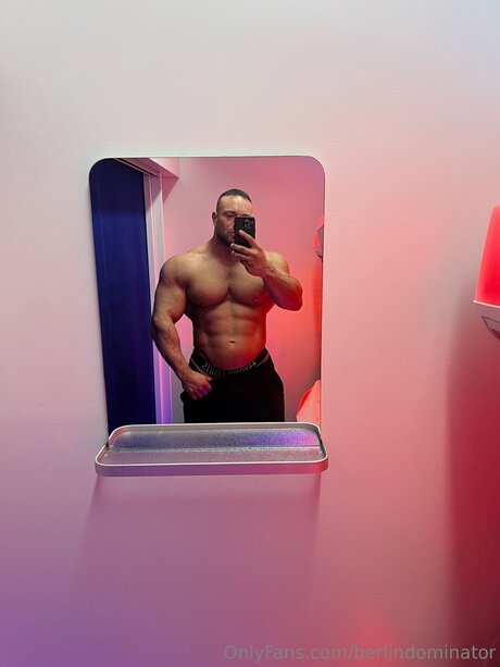 Berlindominator nude star photo