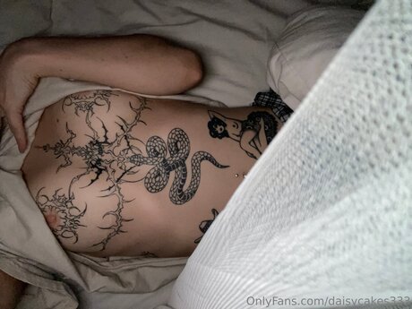 Babyfaint exclusive model picture