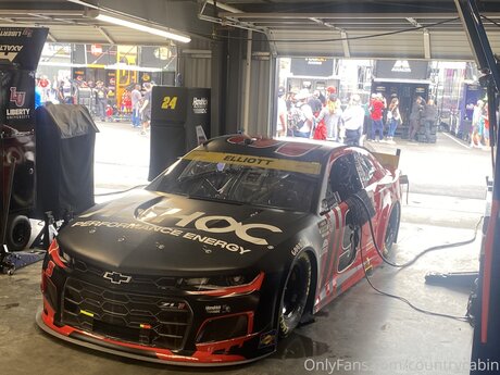 Countrycabin sexy model photo