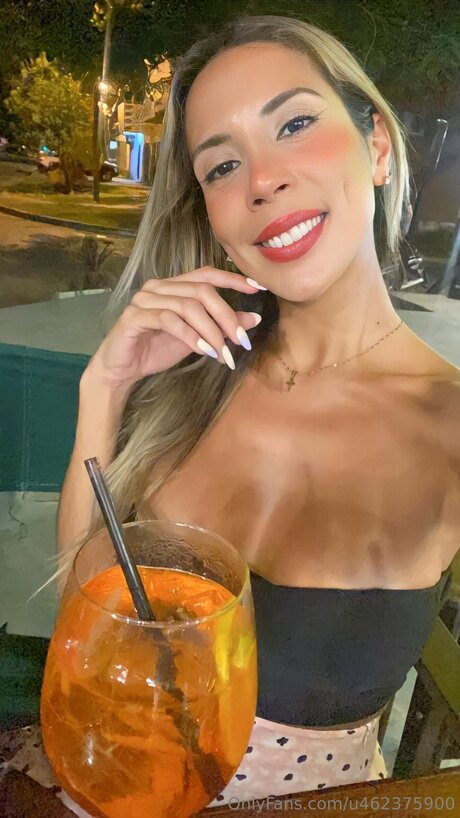 Lolavippp pornographic model pic