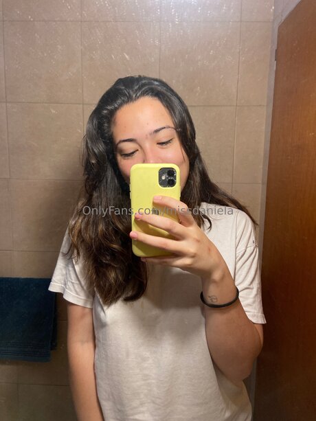 Kinkydaniela sexy actress pic