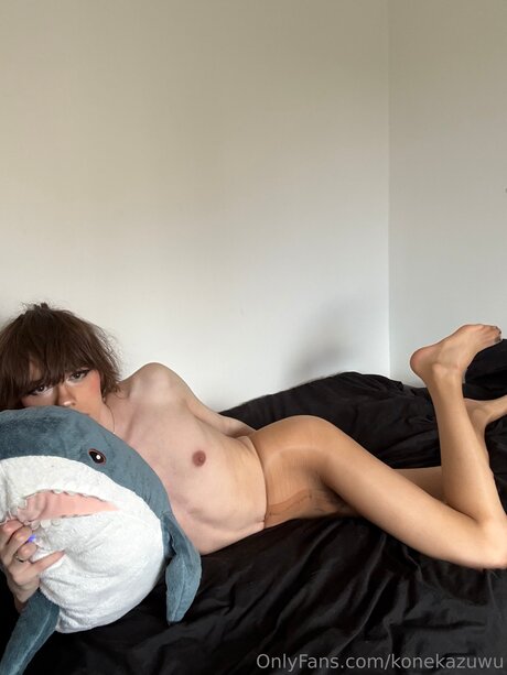 Konekazuwu model pretty gallery