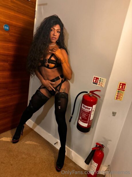 Deborahlemos model hot photo