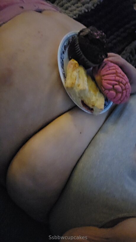 Ssbbwcupcakes model top image