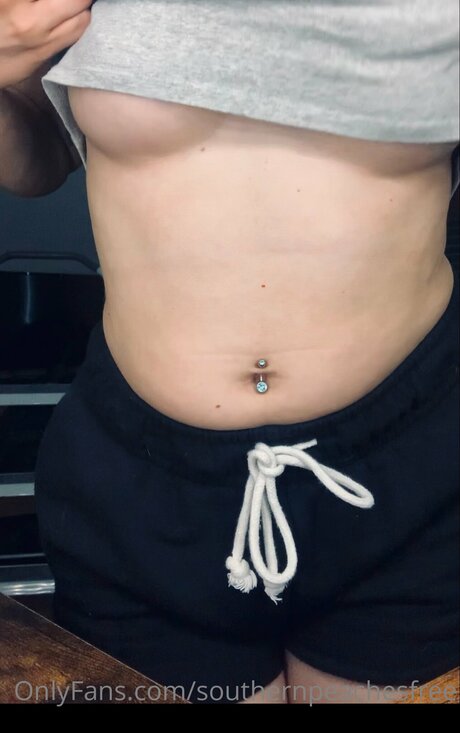 Southernpeachesfree model adult picture