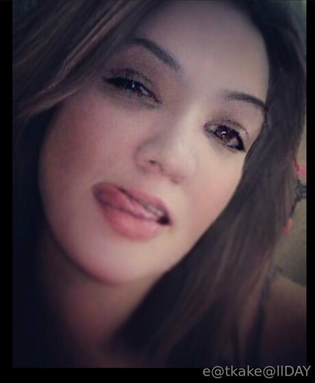 Eatkake pretty model image