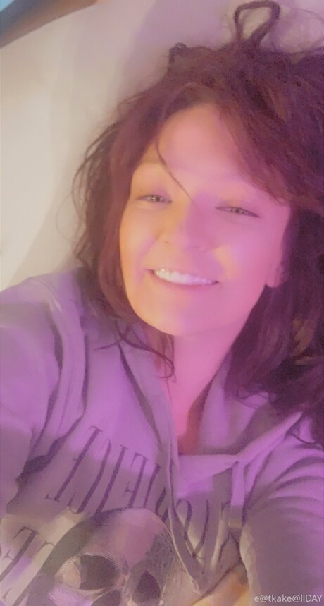 Eatkake nude model img