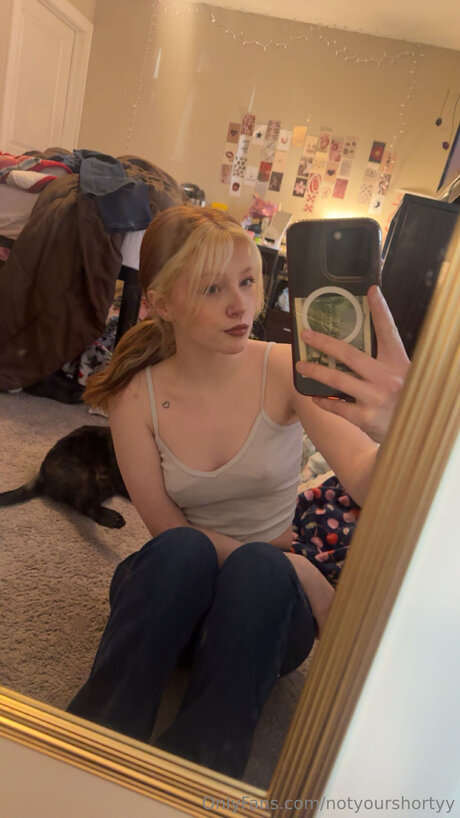 Notyourshortyy pornstar erotic galleries