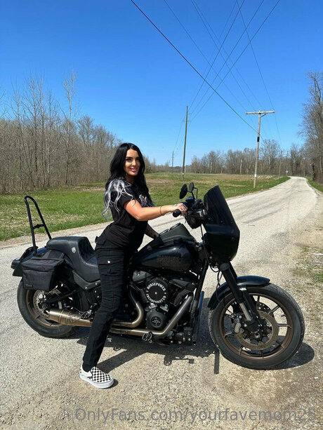 Yourfavemom25 pretty actress photos